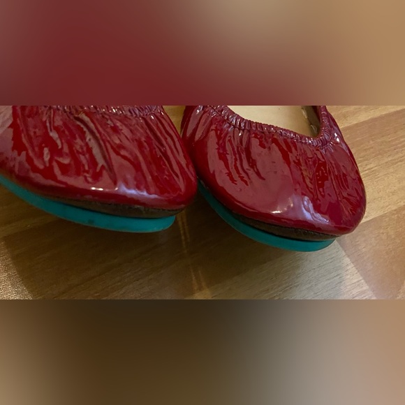 Tieks by Gavrieli- Ruby Red Patent size 8 - Picture 4 of 7